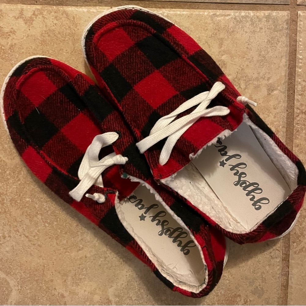 Gypsy Jazz Red and Black Buffalo Plaid Slip On Shoes Sherpa Lined Size 10 - Picture 2 of 5